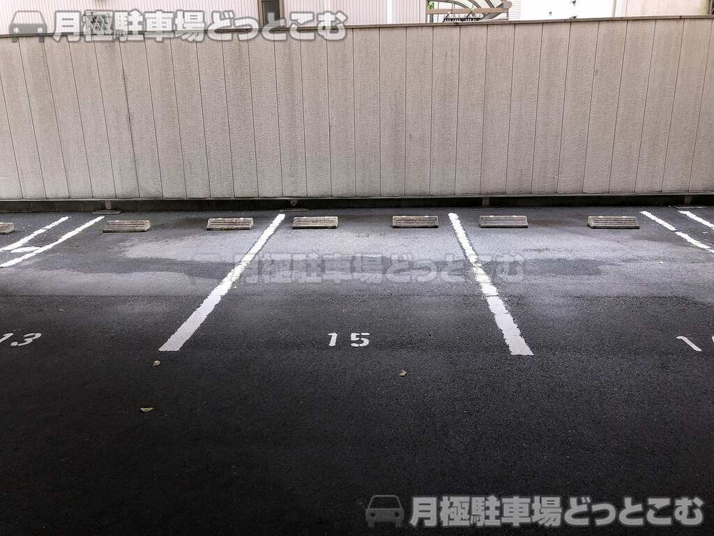 名古屋市西区中小田井4丁目285-1の月極駐車場3