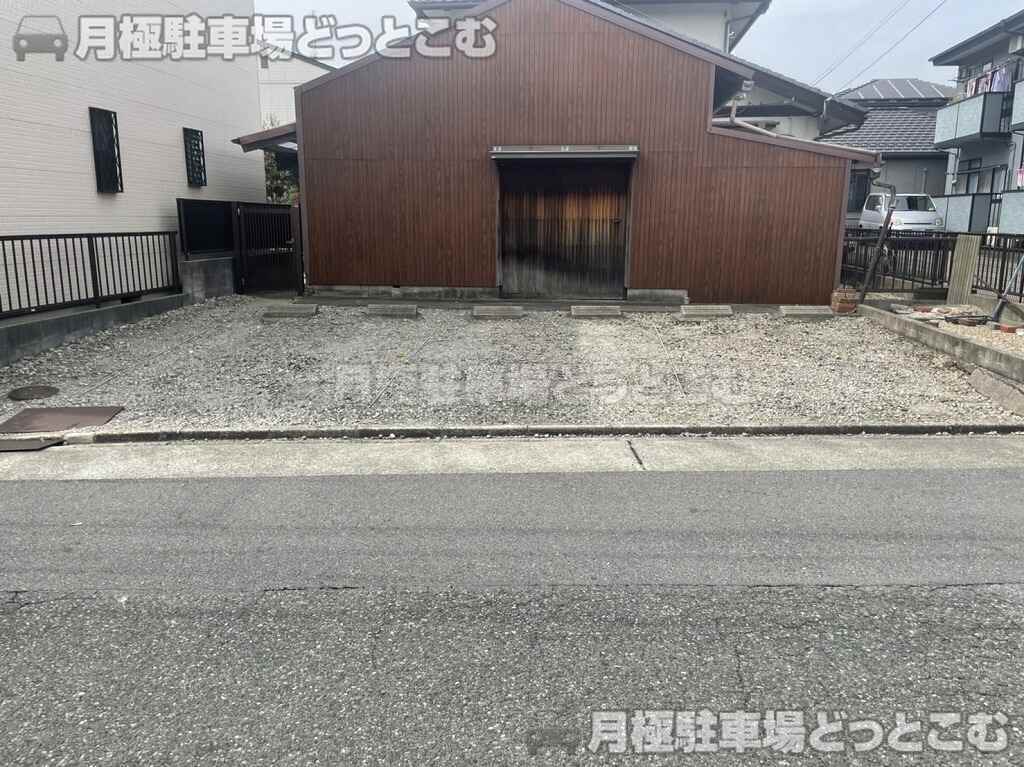 名古屋市中川区小本2丁目3-29の月極駐車場1