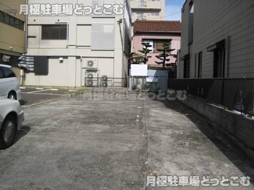名古屋市東区泉2-1618の月極駐車場2