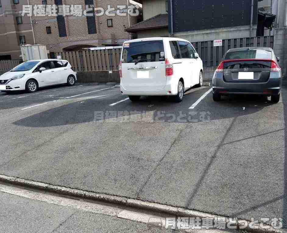 名古屋市千種区今池南13-21の月極駐車場2