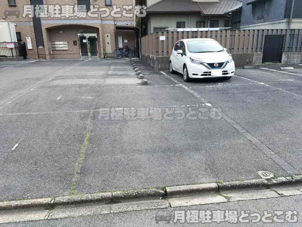 名古屋市千種区今池南13-21の月極駐車場3