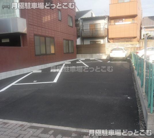 名古屋市西区栄生1-3528の月極駐車場2