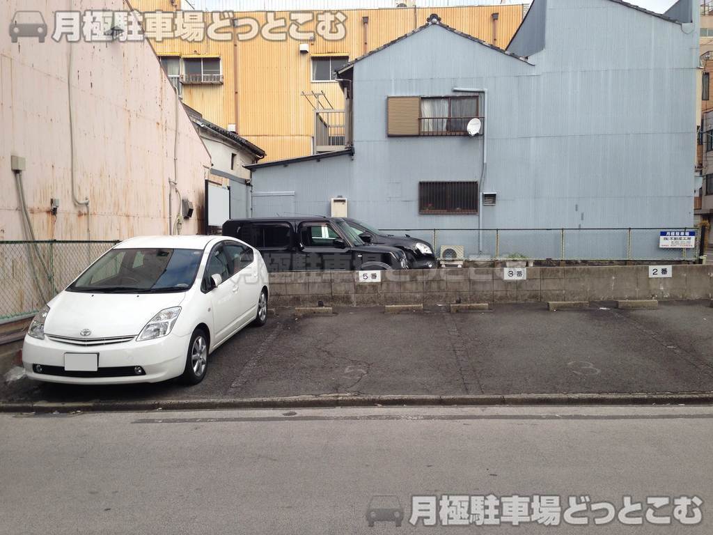名古屋市西区那古野1丁目214の月極駐車場3