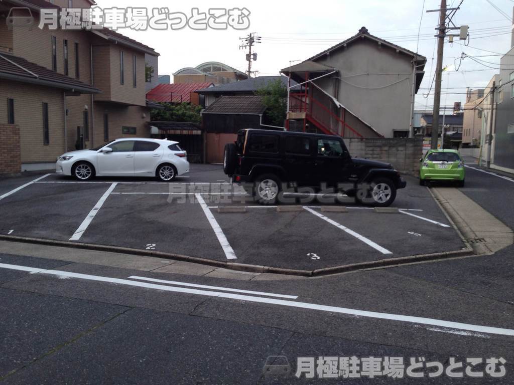 名古屋市西区城西1丁目13-3の月極駐車場3