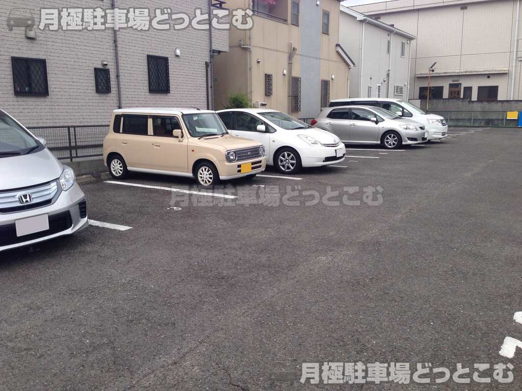 名古屋市北区城東町2-57の月極駐車場3