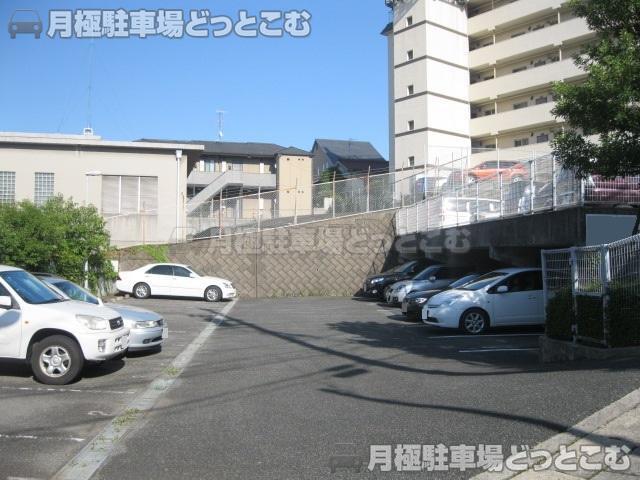 名古屋市千種区唐山町2丁目30の月極駐車場1