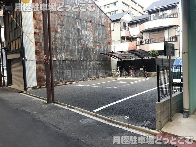 名古屋市西区那古野二丁目909-1、909-2の月極駐車場2