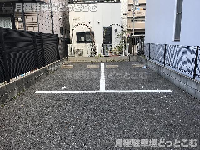 名古屋市西区那古野二丁目909-1、909-2の月極駐車場3