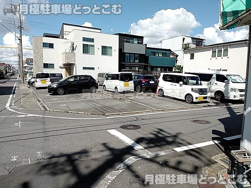 名古屋市中村区向島町3丁目13の月極駐車場1