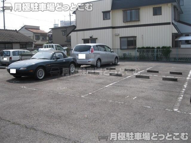 名古屋市中村区長筬町5丁目33番の月極駐車場3