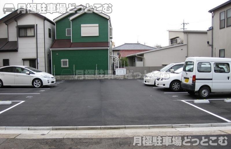 名古屋市千種区春里町1-31の月極駐車場2