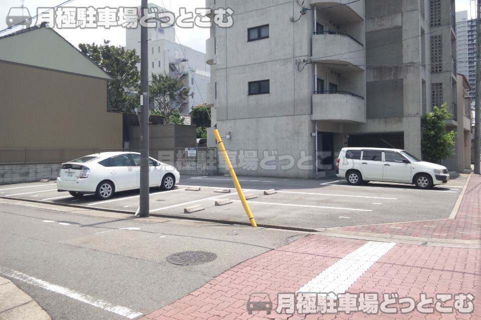 名古屋市西区菊井2-413の月極駐車場1