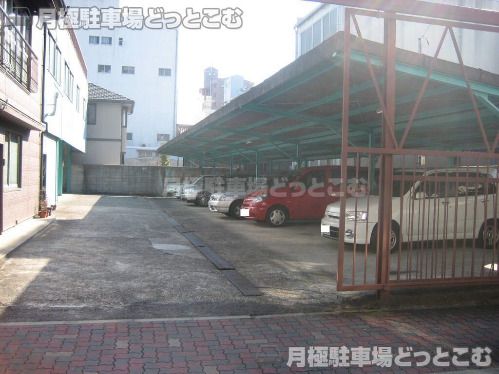 名古屋市西区菊井2-1-14の月極駐車場1