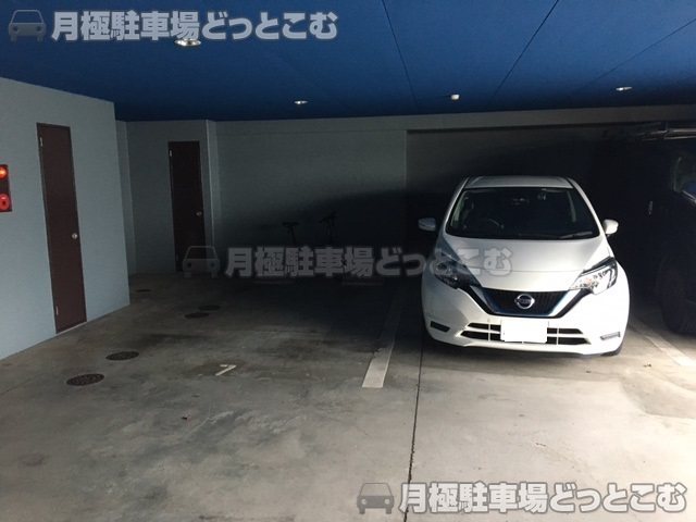 名古屋市西区菊井2-809の月極駐車場1