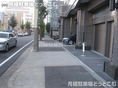 名古屋市東区葵1丁目13-15の月極駐車場3