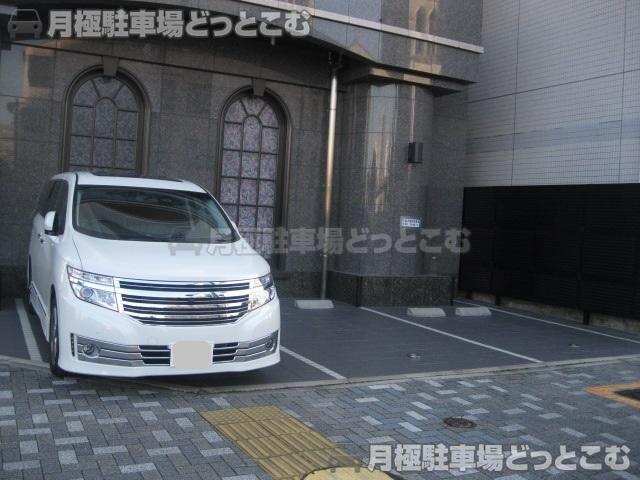 名古屋市東区葵1丁目13-15の月極駐車場2