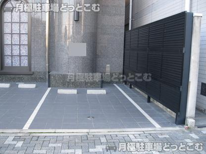 名古屋市東区葵1丁目13-15の月極駐車場2