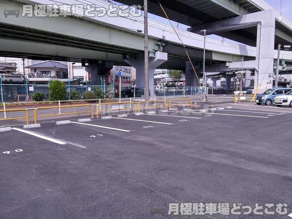 名古屋市中村区名駅南3丁目1426-1の月極駐車場2