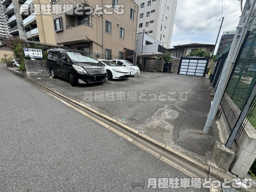 名古屋市東区葵2-3-43の月極駐車場2