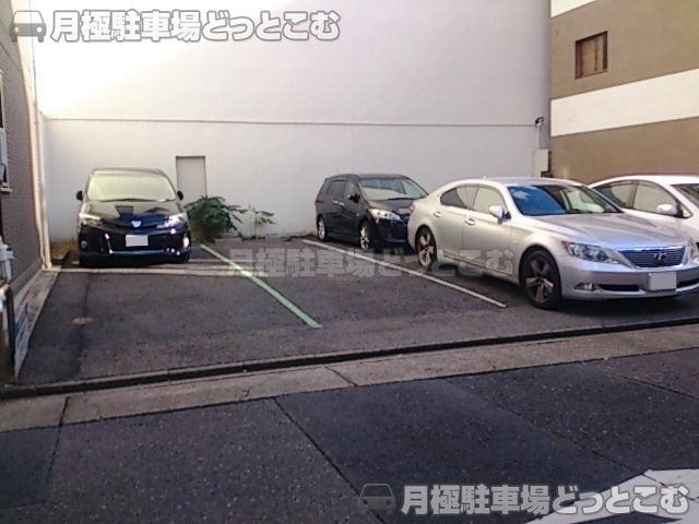 名古屋市西区那古野2丁目811番の月極駐車場1
