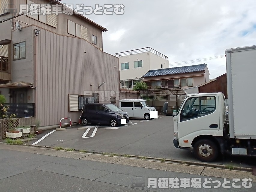 名古屋市中川区山王3-10-11の月極駐車場2