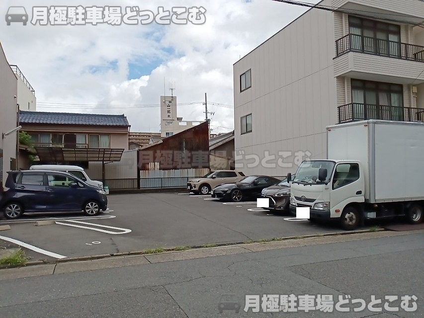 名古屋市中川区山王3-10-11の月極駐車場3