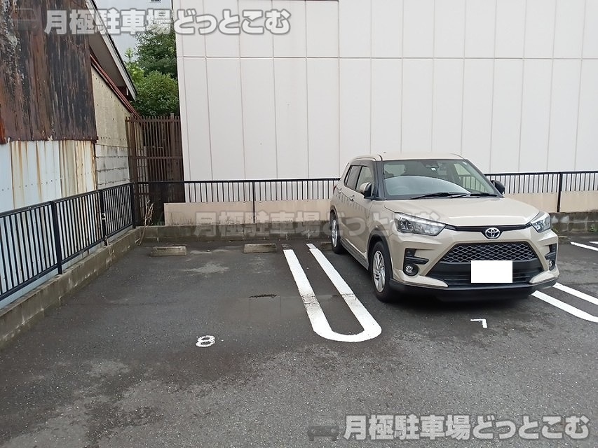 名古屋市中川区山王3-10-11の月極駐車場5