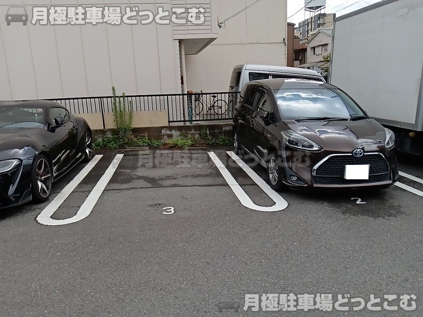 名古屋市中川区山王3-10-11の月極駐車場6