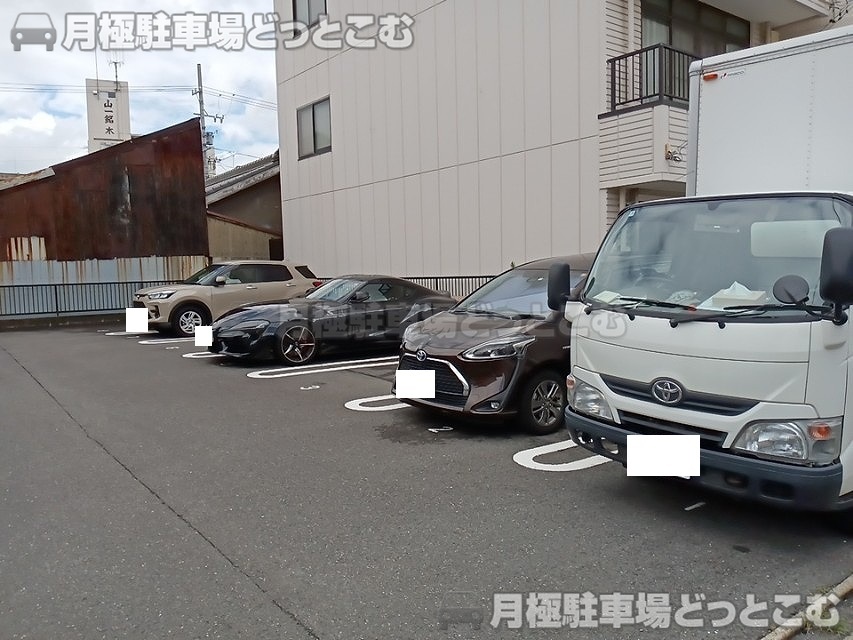 名古屋市中川区山王3-10-11の月極駐車場7