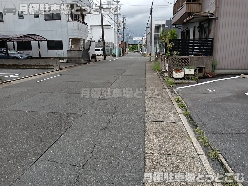 名古屋市中川区山王3-10-11の月極駐車場8