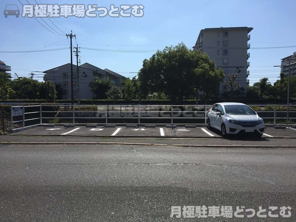 名古屋市瑞穂区牛巻町107-5の月極駐車場1