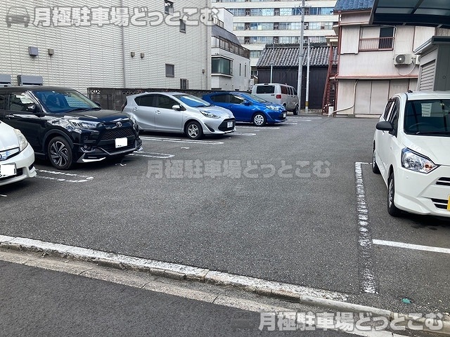 名古屋市中村区名駅5-803-1の月極駐車場4