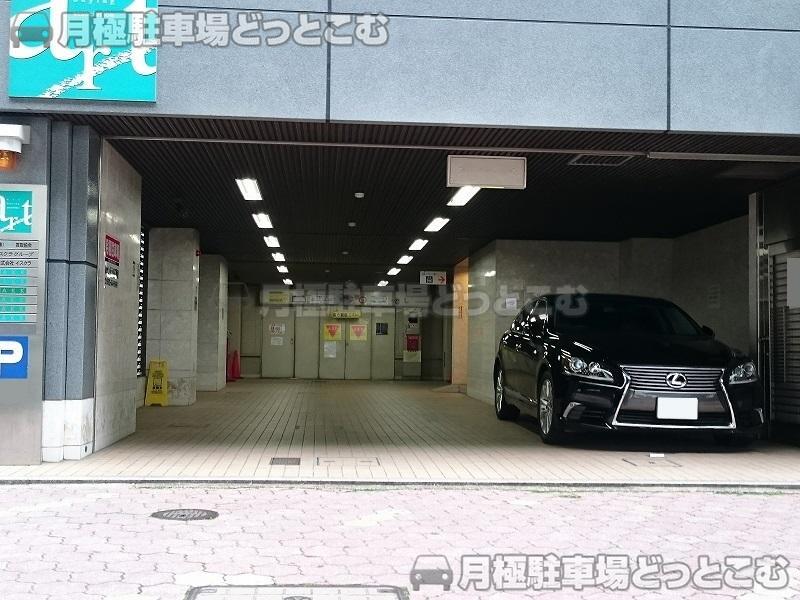 名古屋市中区新栄1-12-26の月極駐車場1