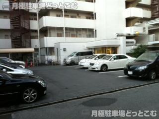 名古屋市東区代官町15-3の月極駐車場1