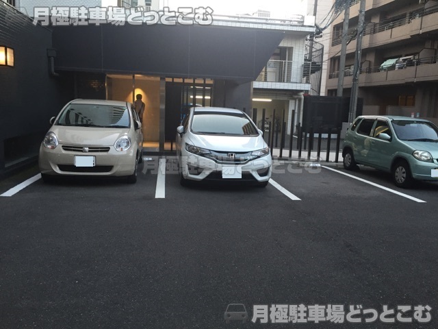 名古屋市東区代官町15-3の月極駐車場3