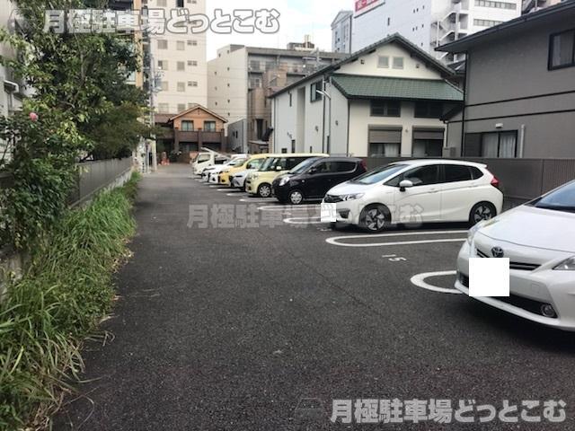 名古屋市東区葵2丁目5-8の月極駐車場2