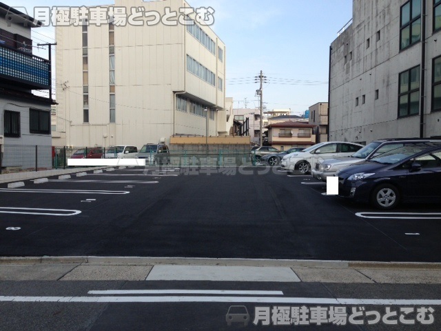 名古屋市昭和区鶴舞3丁目1416、1417の月極駐車場2