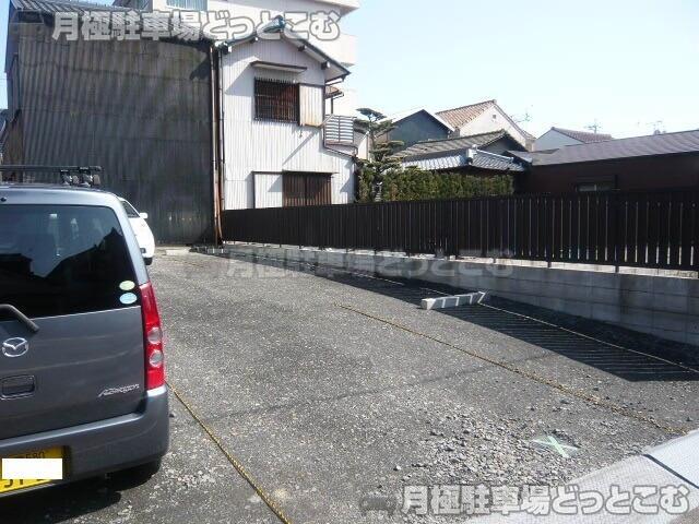一宮市大宮3丁目11-14の月極駐車場2