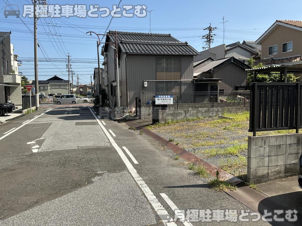 一宮市大宮3丁目11-14の月極駐車場6