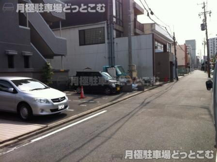 名古屋市西区那古野1丁目3702,3703の月極駐車場1
