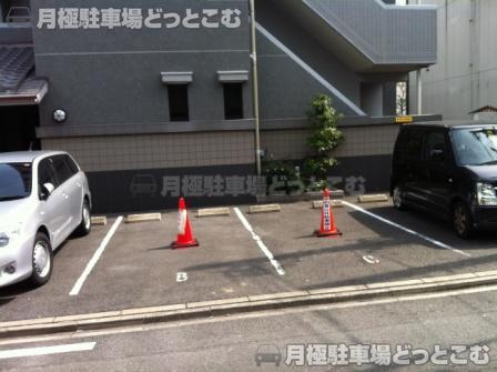 名古屋市西区那古野1丁目3702,3703の月極駐車場2