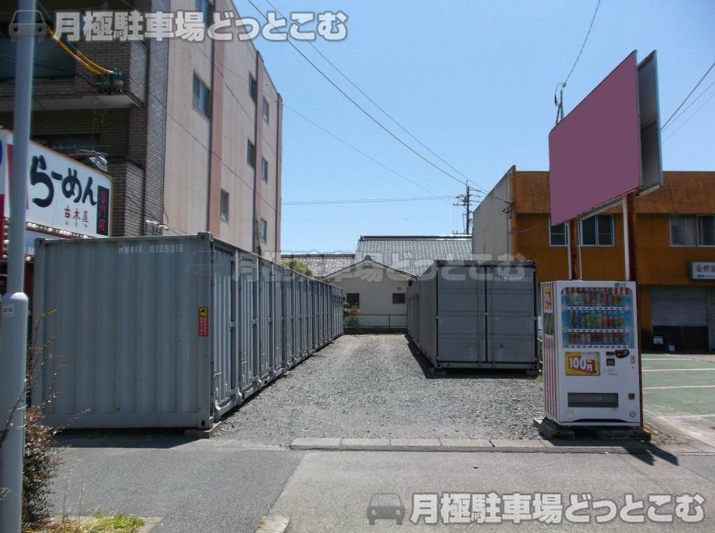 名古屋市中川区篠原橋通2-13-1の月極駐車場1