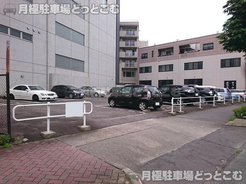 名古屋市中区新栄2丁目4410の月極駐車場1