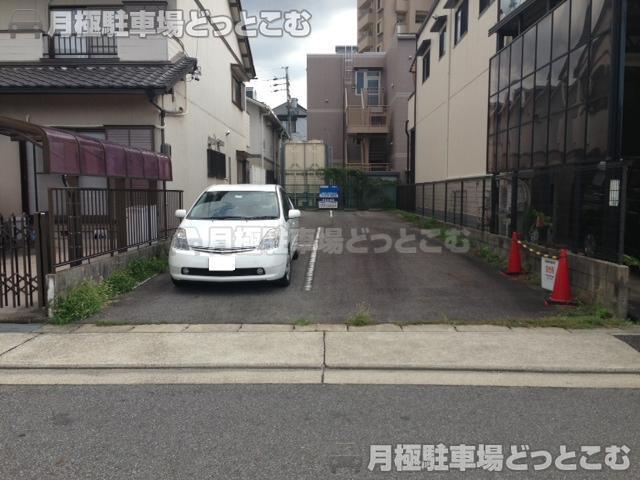 名古屋市千種区茶屋が坂1丁目17-8の月極駐車場1