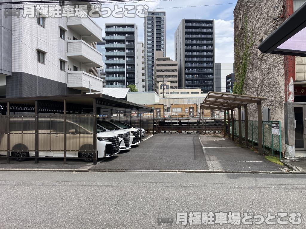 名古屋市西区那古野1丁目3711番の月極駐車場4