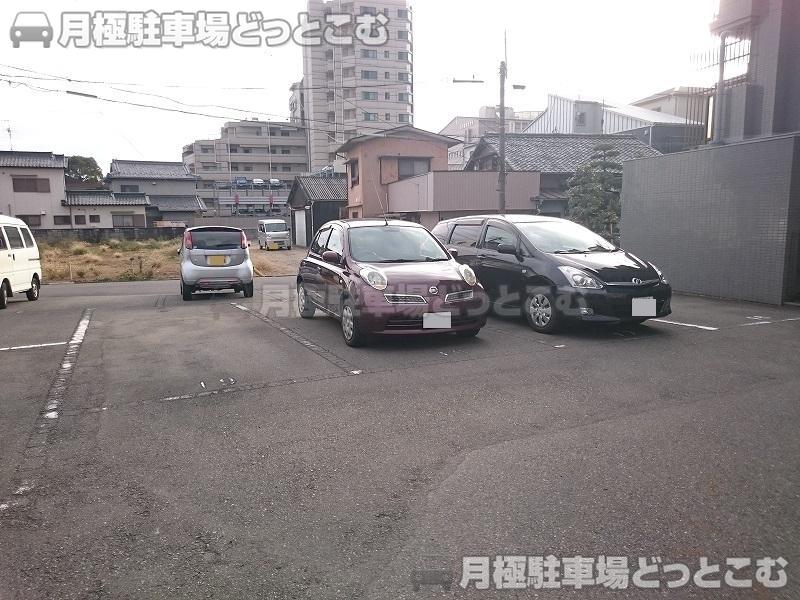 名古屋市瑞穂区中山町2丁目2-4の月極駐車場2