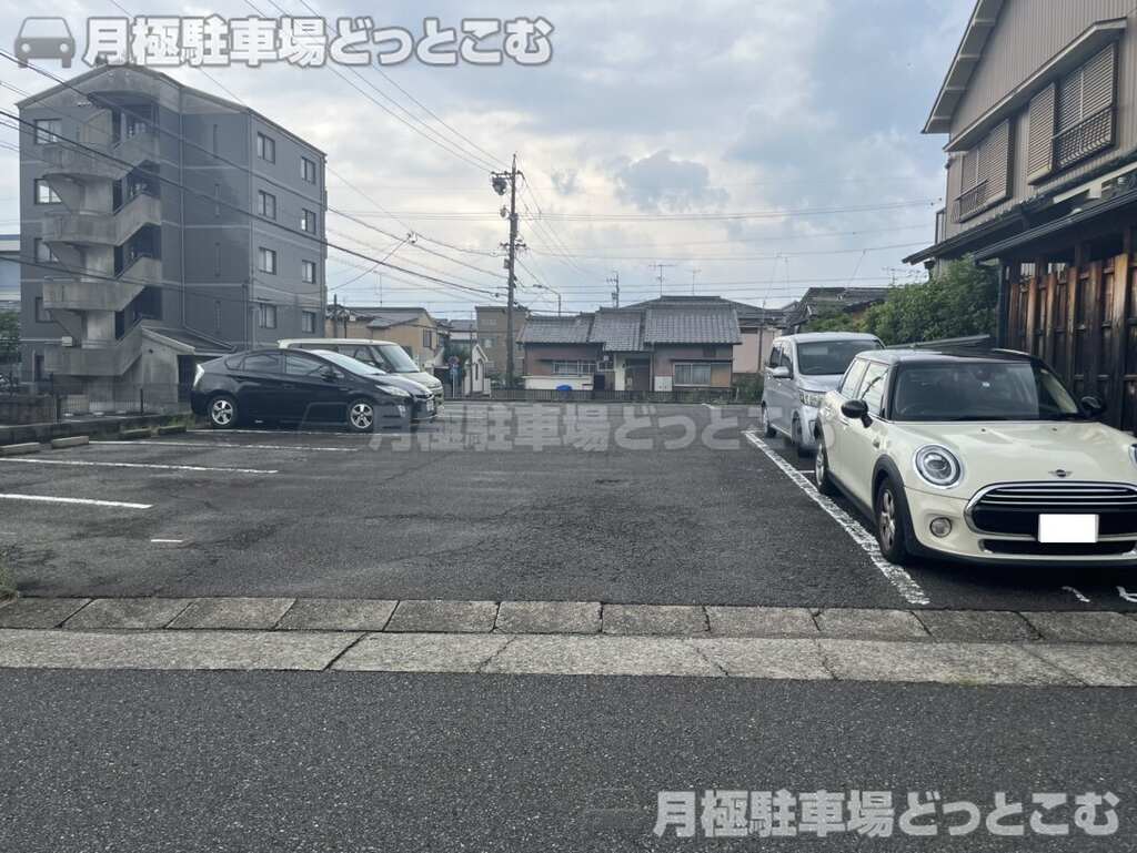 名古屋市名東区引山1丁目1309の月極駐車場2