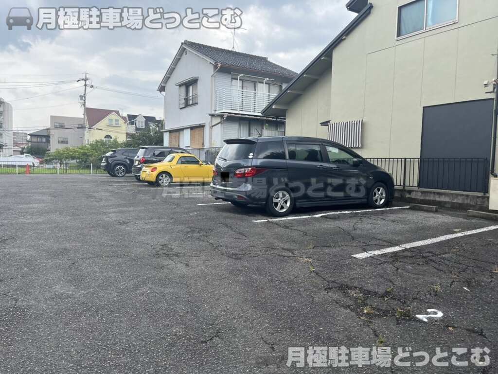 名古屋市名東区引山1丁目1014の月極駐車場3
