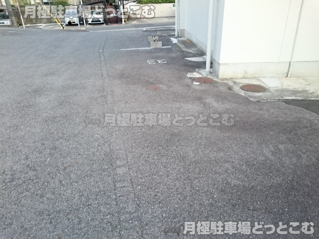 名古屋市名東区赤松台125の月極駐車場4