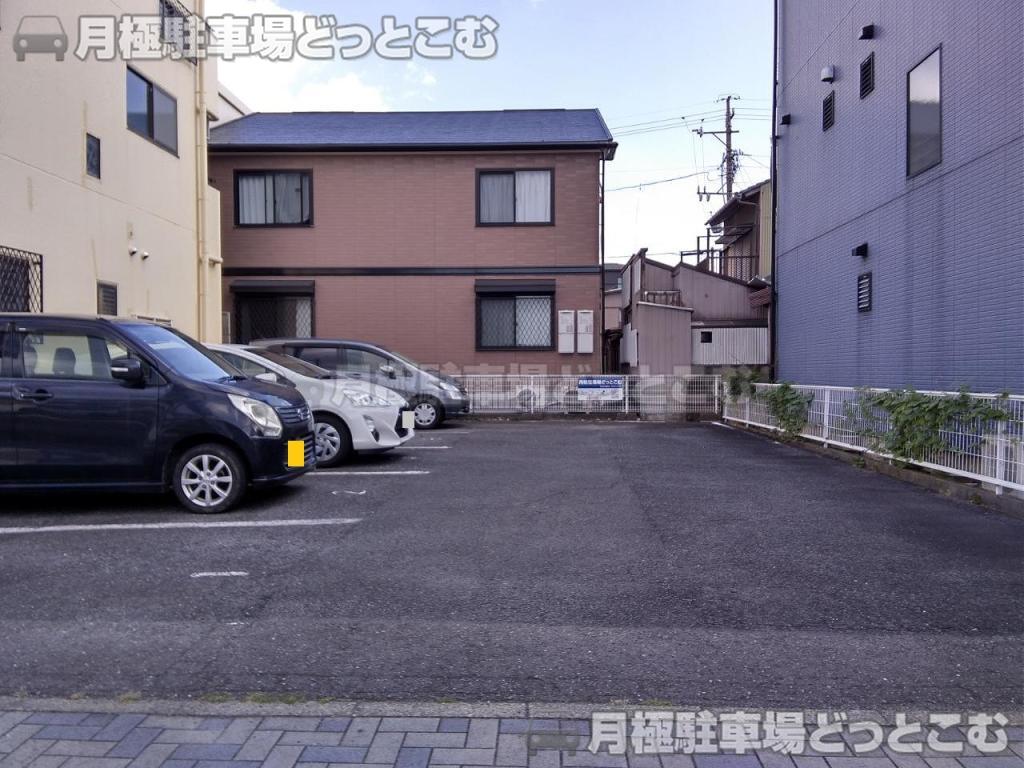 名古屋市西区香呑町4丁目75-1の月極駐車場1